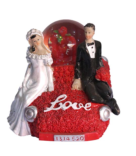 Unique Arts & Interiors Love Couple in Small Crystal Glass Ball